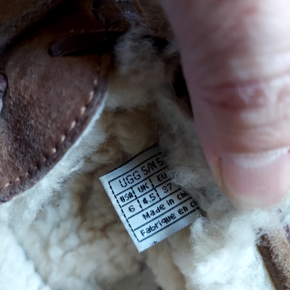 UGG Dakota Slippers - Picture 15 of 15